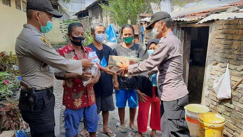Kapolsek Medang Deras Salurkan Bantuan Sosial Kapoldasu Di Kelurahan Pangkalan Dodek